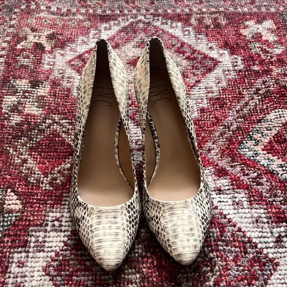 NEW INC International Concepts python print heels / pumps, size 7.5M - Picture 6 of 8